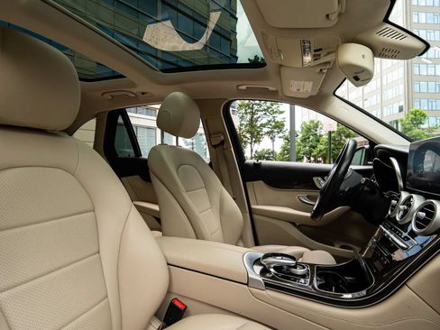 Used 2018 Mercedes-Benz GLC 300 4MATIC image 11