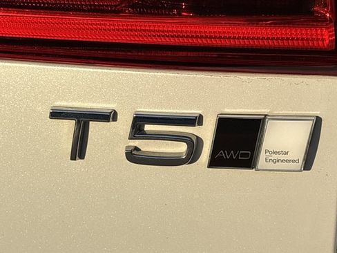 Used 2021 Volvo XC60 T5 R-Design w/ Advanced Package image 7