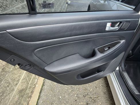 Used 2013 Hyundai Genesis 3.8 w/ Premium Pkg image 18