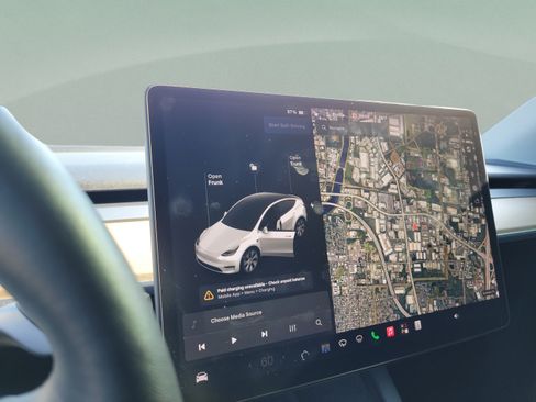 Used 2021 Tesla Model Y Long Range AWD/4WD image 17