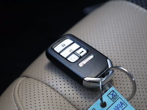 Used 2020 Honda Civic Touring image 29