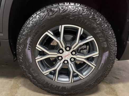 Used 2024 GMC Acadia AT4 w/ Luxury Package AWD/4WD image 10