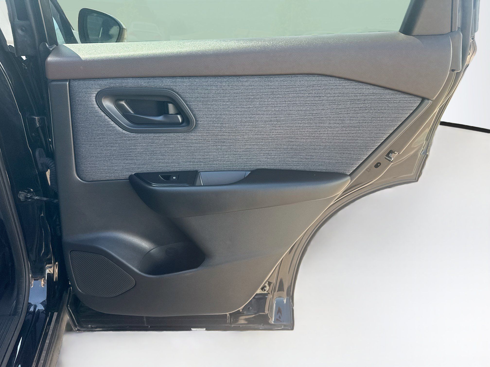 Used 2023 Nissan Rogue S AWD/4WD image 30