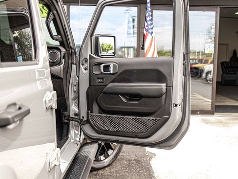 Used 2023 Jeep Wrangler Unlimited Sahara AWD/4WD image 39