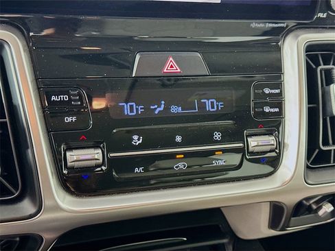 Used 2022 Kia Sorento S image 16