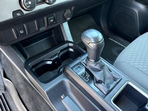 Used 2020 Toyota Tacoma SR w/ SR Convenience Package RWD image 27