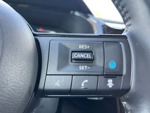 Certified 2025 Nissan Pathfinder SL FWD image 12