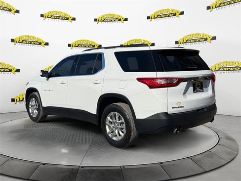 Used 2021 Chevrolet Traverse LT image 2