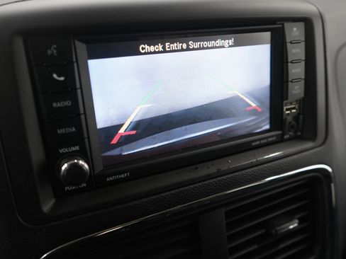 Used 2018 Dodge Grand Caravan SE image 25