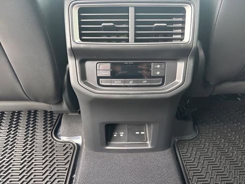 New 2025 Volkswagen Atlas SE image 19