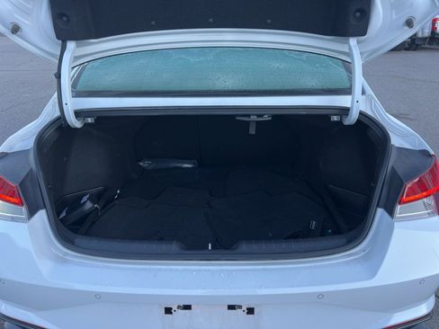 Used 2023 Hyundai Elantra Limited w/ Preferred Accessory Package image 8