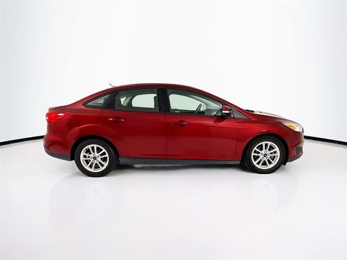 Used 2017 Ford Focus SE image 8