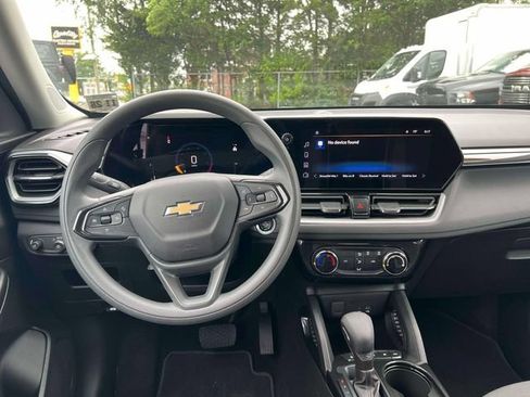 Used 2024 Chevrolet TrailBlazer LT AWD/4WD image 25