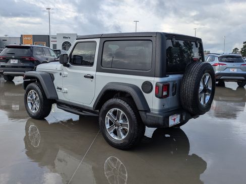 Used 2023 Jeep Wrangler Sport AWD/4WD image 3