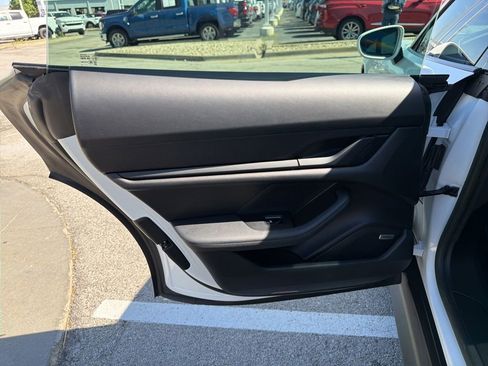 Used 2022 Porsche Taycan RWD image 17