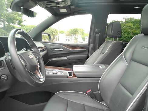 Certified 2024 Cadillac Escalade Premium Luxury AWD/4WD image 6