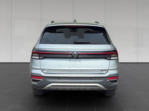 Used 2025 Volkswagen Taos SE AWD/4WD image 4