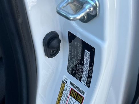Used 2025 Toyota Sienna XLE FWD image 32