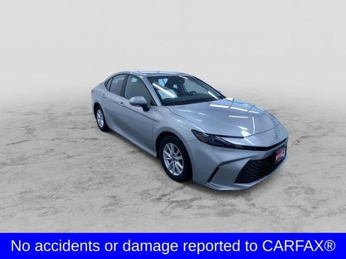 Used 2025 Toyota Camry LE image 3