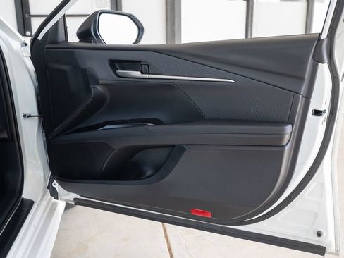 Used 2025 Toyota Camry SE FWD image 43