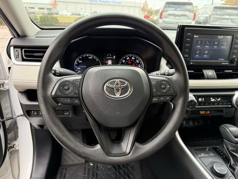Used 2022 Toyota RAV4 XLE image 11
