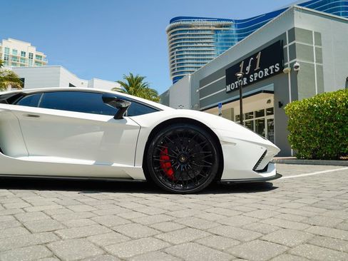 Used 2018 Lamborghini Aventador S image 14