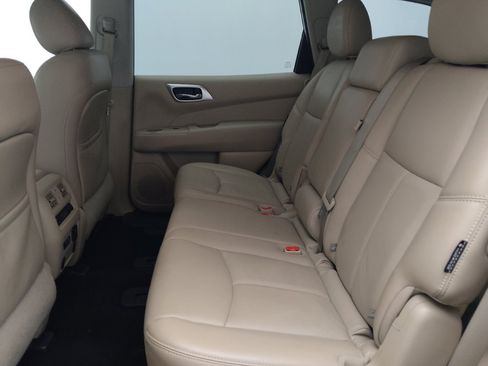 Used 2019 Nissan Pathfinder SL FWD image 18