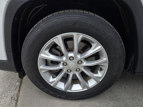 Used 2019 Jeep Cherokee Latitude w/ Popular Appearance Group image 6