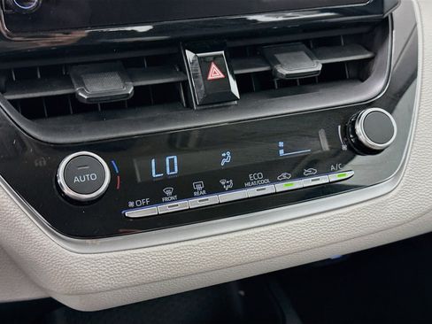 Used 2025 Toyota Corolla LE FWD image 24