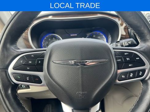 Used 2022 Chrysler Pacifica Limited w/ Uconnect Theater Family Group FWD image 34