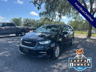 Used 2024 Chrysler Pacifica Touring-L