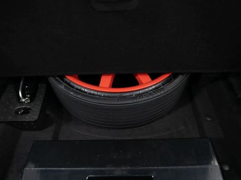 Certified 2022 Porsche Macan image 32