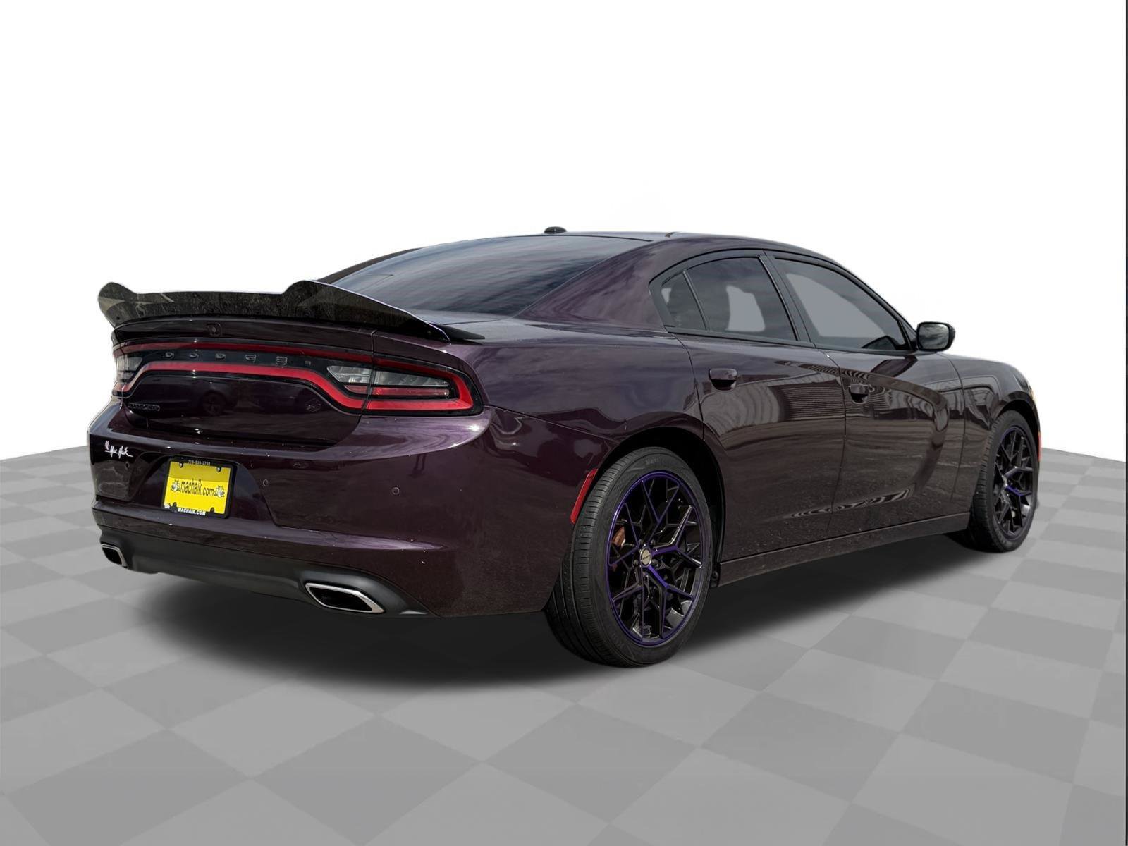 Used 2020 Dodge Charger SXT w/ Blacktop Package RWD image 5