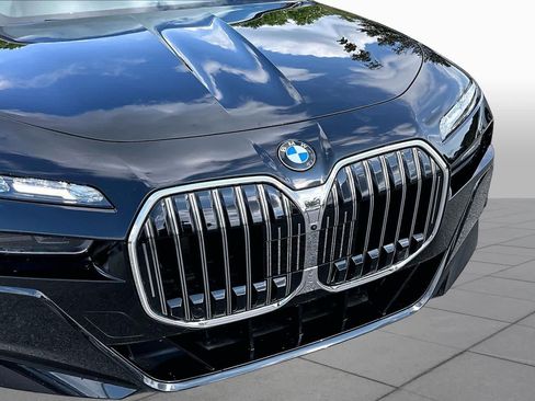 Used 2024 BMW 760i xDrive w/ Executive Package AWD/4WD image 31