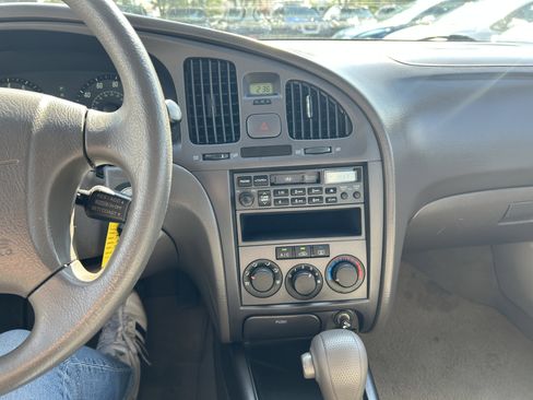 Used 2005 Hyundai Elantra GLS image 12