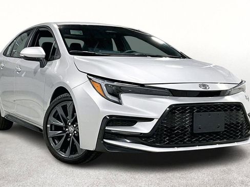 Used 2025 Toyota Corolla SE image 1