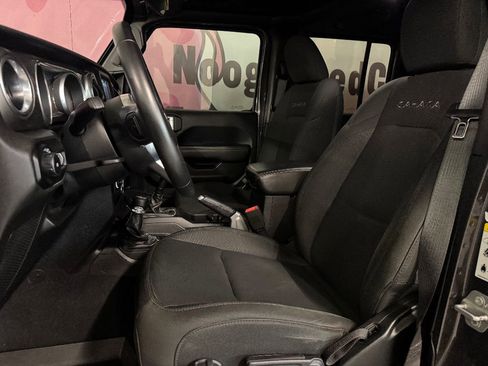 Used 2018 Jeep Wrangler Unlimited Sahara image 16