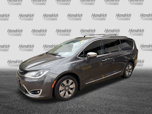 Used 2018 Chrysler Pacifica Limited w/ Advanced Safetytec Group image 5