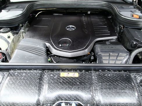 Used 2025 Mercedes-Benz GLS 450 4MATIC image 31