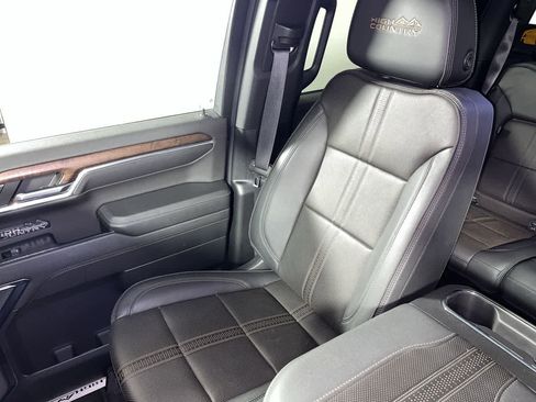 Used 2023 Chevrolet Silverado 1500 High Country w/ Technology Package AWD/4WD image 27
