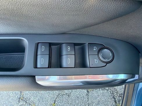 Used 2025 Chevrolet Traverse LT AWD/4WD image 18