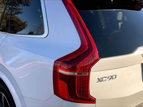Used 2023 Volvo XC90 B5 Plus image 32