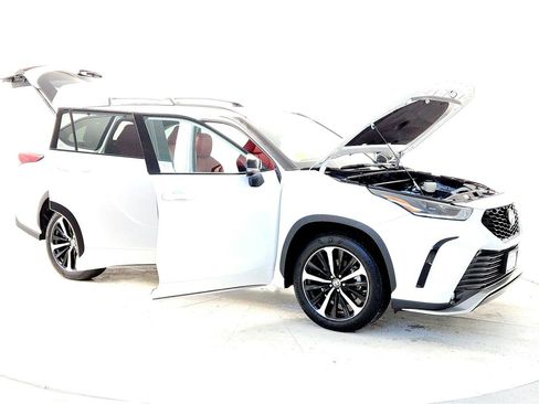 Used 2022 Toyota Highlander XSE image 12