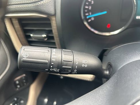 Used 2023 Ford Expedition Limited image 12