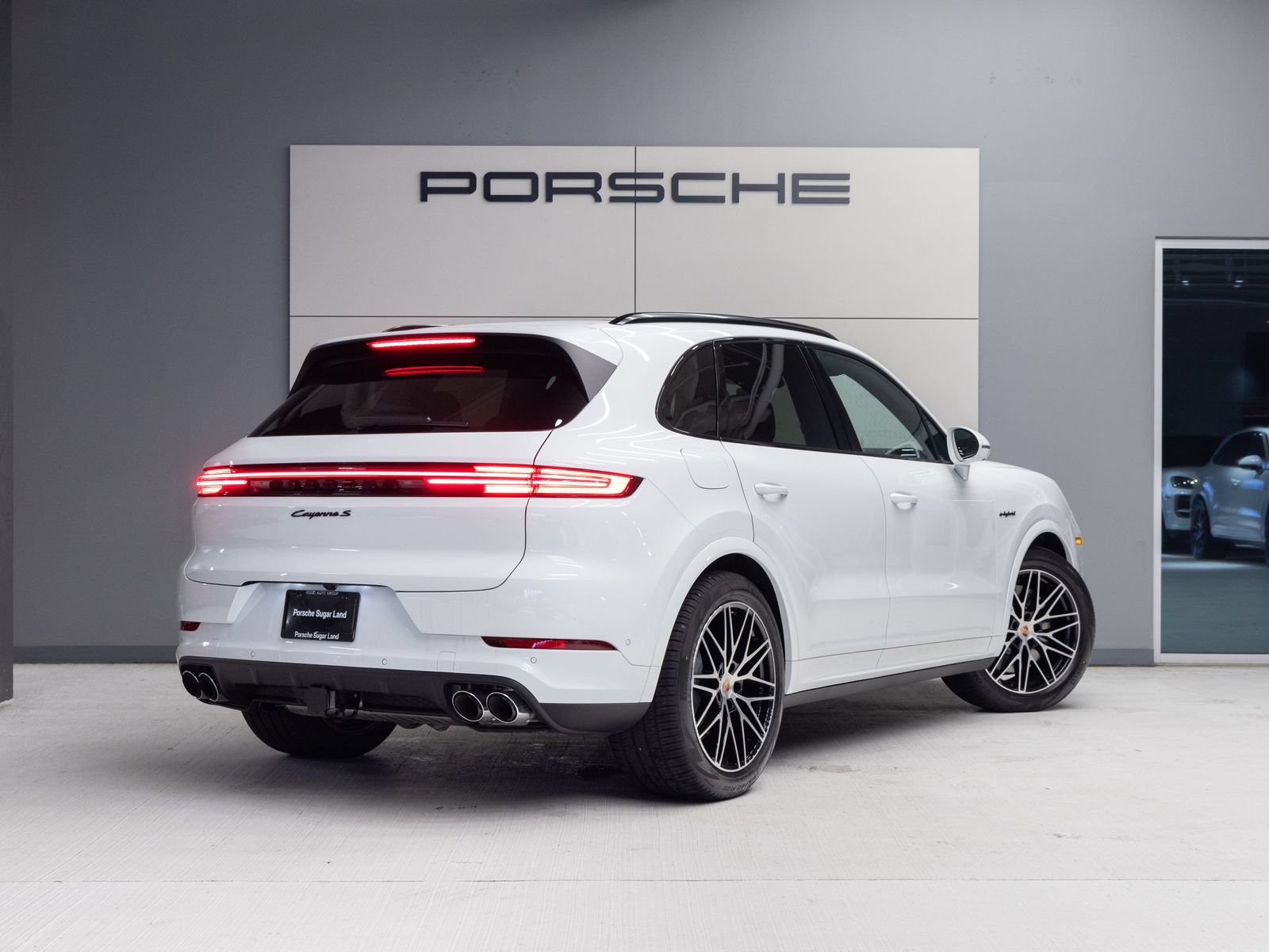 Used 2026 Porsche Cayenne S AWD/4WD image 7