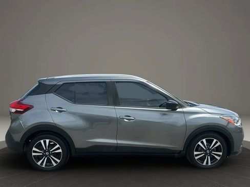 Used 2019 Nissan Kicks SV FWD image 6