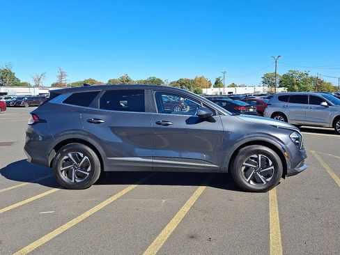 Used 2023 Kia Sportage LX image 8