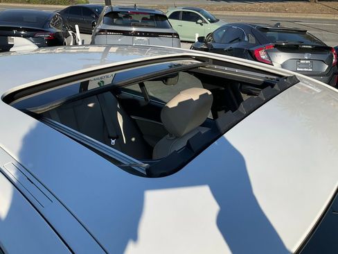 Used 2017 BMW 330e image 59