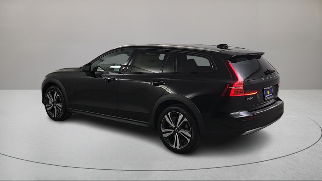 Used 2026 Volvo V60 B5 Cross Country Plus w/ Climate Package AWD/4WD image 6