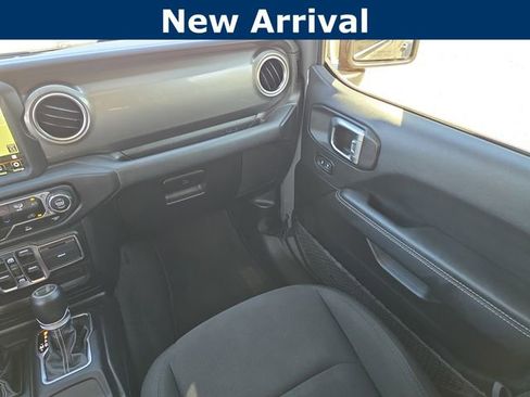 Used 2023 Jeep Gladiator Overland image 12